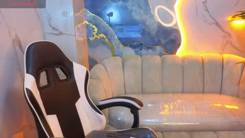 Snapshot of fioret_tx chatting on 04-14-26, 12:33 Online 800 to 1400 online show from 04-14-26, 12:33