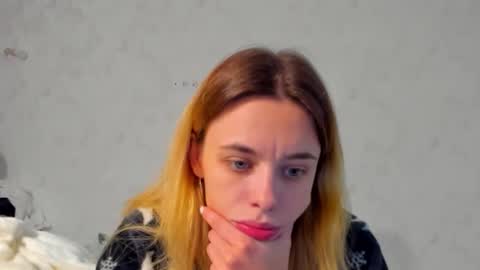 Snapshot of fire___fox1 chatting on 10-17-25, 08:00 fire___fox1 online show from 10-17-25, 08:00