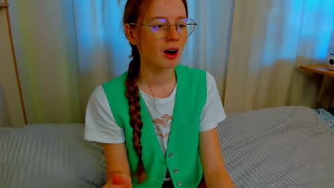 Snapshot of fire_luna chatting on 11-14-25, 05:39 fire_luna online show from 11-14-25, 05:39