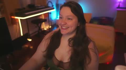 Snapshot of fireproofcuriousity chatting on 11-02-25, 04:37 Lio Roxy online show from 11-02-25, 04:37