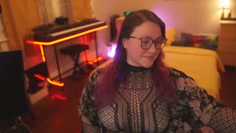 Snapshot of fireproofcuriousity chatting on 12-18-25, 05:35 Lio Roxy online show from 12-18-25, 05:35