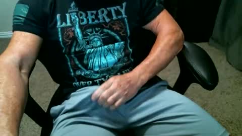 Snapshot of fitguy40 chatting on 05-19-26, 02:51 fitguy40 online show from 05-19-26, 02:51