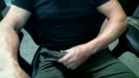 Snapshot of fitguy40 chatting on 05-22-26, 08:25 fitguy40 online show from 05-22-26, 08:25