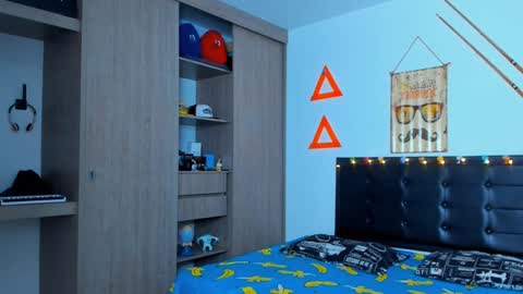 Elias Valencia online show from 02-04-25, 04:29