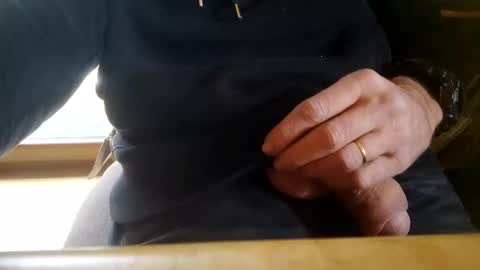 Snapshot of fiveforwilly1 chatting on 01-03-25, 01:36 Markus online show from 01-03-25, 01:36