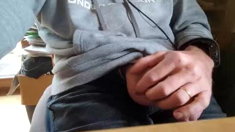 Snapshot of fiveforwilly1 chatting on 11-02-25, 11:34 Markus online show from 11-02-25, 11:34