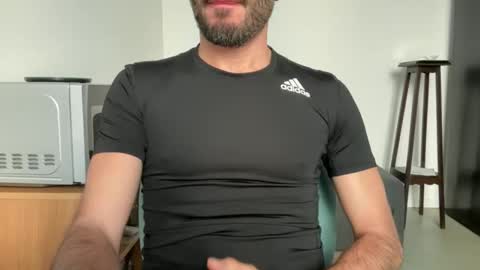 Snapshot of fla85 chatting on 10-26-25, 12:44 Fla is short for Flavio online show from 10-26-25, 12:44