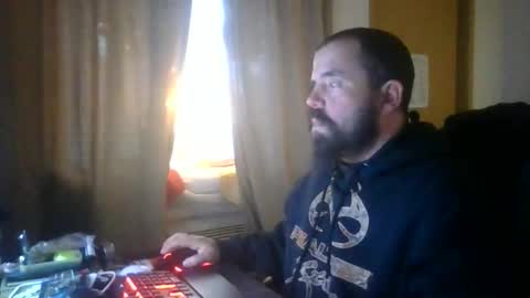 Snapshot of flagking85 chatting on 12-17-25, 10:27 flagking 85 online show from 12-17-25, 10:27