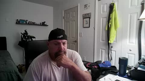Snapshot of flaguy3233 chatting on 12-11-24, 04:18 Florida guy online show from 12-11-24, 04:18