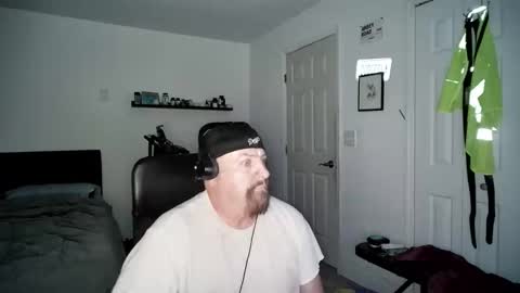 Snapshot of flaguy3233 chatting on 12-31-24, 05:33 Florida guy online show from 12-31-24, 05:33