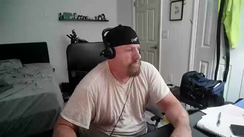Snapshot of flaguy3233 chatting on 01-03-25, 08:54 Florida guy online show from 01-03-25, 08:54