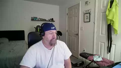 Snapshot of flaguy3233 chatting on 01-22-25, 08:06 Florida guy online show from 01-22-25, 08:06