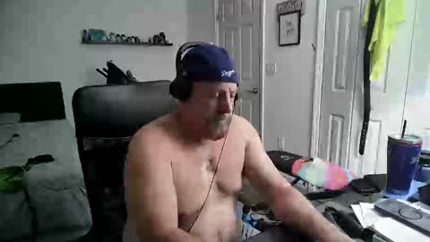 Snapshot of flaguy3233 chatting on 02-13-25, 04:22 Florida guy online show from 02-13-25, 04:22