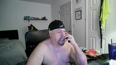 Snapshot of flaguy3233 chatting on 02-16-25, 02:43 Florida guy online show from 02-16-25, 02:43