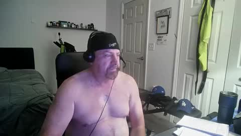 Snapshot of flaguy3233 chatting on 09-18-25, 01:46 Florida guy online show from 09-18-25, 01:46