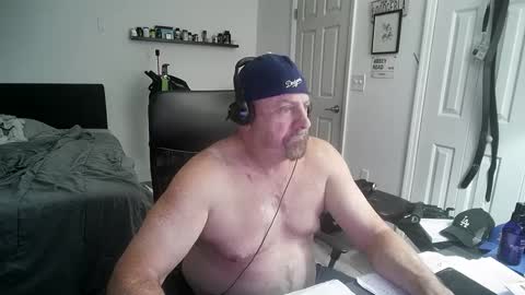 Snapshot of flaguy3233 chatting on 10-09-25, 04:43 Florida guy online show from 10-09-25, 04:43