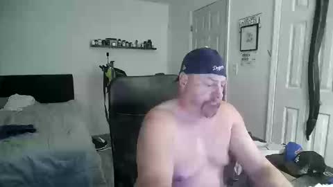 Snapshot of flaguy3233 chatting on 10-14-25, 09:15 Florida guy online show from 10-14-25, 09:15