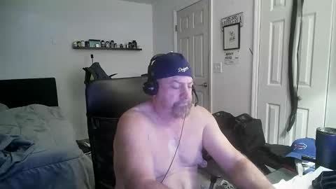 Snapshot of flaguy3233 chatting on 10-25-25, 01:40 Florida guy online show from 10-25-25, 01:40