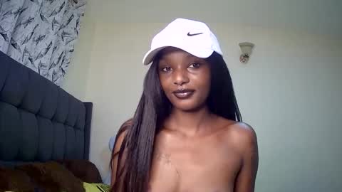 Snapshot of flirtyy_sheery chatting on 12-28-24, 11:19 sheery online show from 12-28-24, 11:19