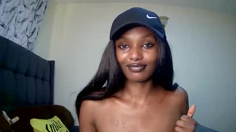 Snapshot of flirtyy_sheery chatting on 01-22-25, 08:18 sheery online show from 01-22-25, 08:18