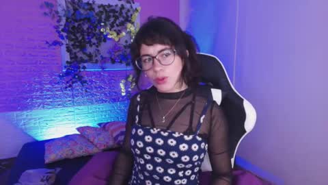 flora_blue online show from 10-20-25, 11:43