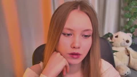 hey there guys im Flora no not the one from WInx. But I love magical stuff and especially I love nature. I dont know I thin online show from 06-07-26, 10:19