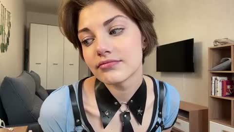 Snapshot of florenceheatly chatting on 06-11-26, 10:13 Flora online show from 06-11-26, 10:13