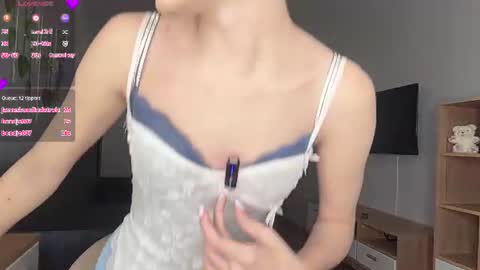 Snapshot of florenceheatly chatting on 06-28-26, 10:21 Flora online show from 06-28-26, 10:21