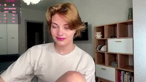 Snapshot of florenceheatly chatting on 07-15-26, 03:17 Flora online show from 07-15-26, 03:17