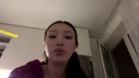 Snapshot of florinebolevice chatting on 06-04-26, 07:42 Lucy online show from 06-04-26, 07:42