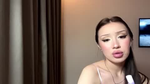 Snapshot of florinebolevice chatting on 06-24-26, 09:25 Lucy online show from 06-24-26, 09:25
