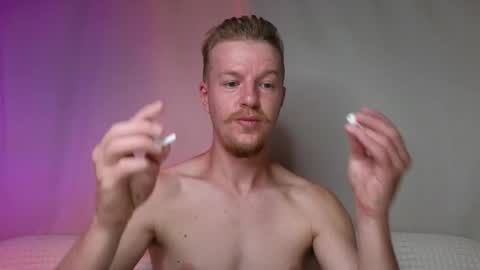 Snapshot of flower_haze chatting on 10-26-25, 06:14 Alexander online show from 10-26-25, 06:14