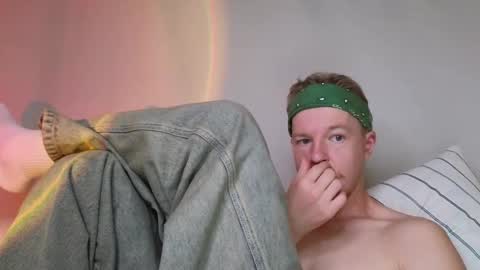 Snapshot of flower_haze chatting on 10-28-25, 05:55 Alexander online show from 10-28-25, 05:55