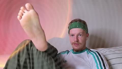 Snapshot of flower_haze chatting on 10-28-25, 05:59 Alexander online show from 10-28-25, 05:59