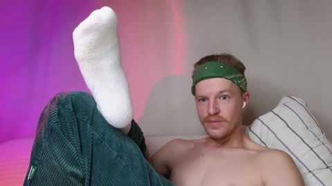 Snapshot of flower_haze chatting on 11-10-25, 05:01 Alexander online show from 11-10-25, 05:01