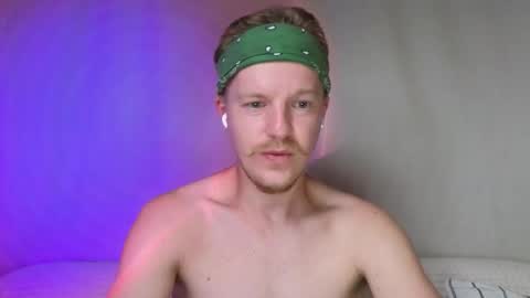 Snapshot of flower_haze chatting on 11-12-25, 06:19 Alexander online show from 11-12-25, 06:19