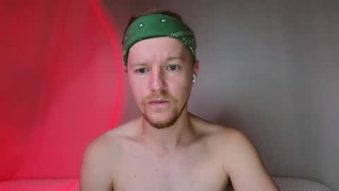 Snapshot of flower_haze chatting on 11-28-25, 03:20 Alexander online show from 11-28-25, 03:20