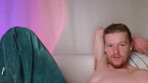 Snapshot of flower_haze chatting on 11-30-25, 03:32 Alexander online show from 11-30-25, 03:32