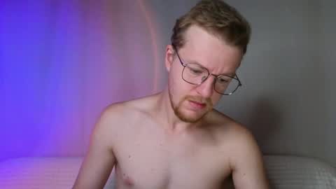 Snapshot of flower_haze chatting on 12-05-25, 03:04 Alexander online show from 12-05-25, 03:04