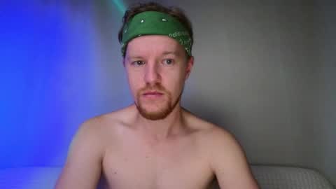 Snapshot of flower_haze chatting on 12-18-25, 02:28 Alexander online show from 12-18-25, 02:28