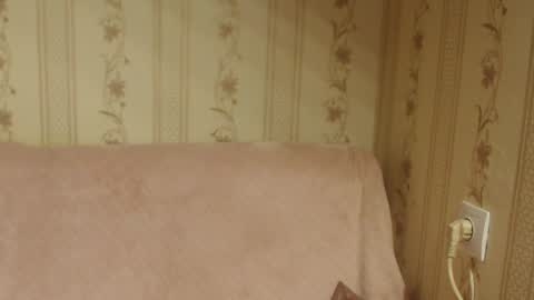 Snapshot of flowercandydoll chatting on 11-09-25, 11:30 say meow and send tip online show from 11-09-25, 11:30