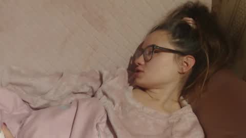 Snapshot of flowercandydoll chatting on 11-21-25, 01:43 say meow and send tip online show from 11-21-25, 01:43