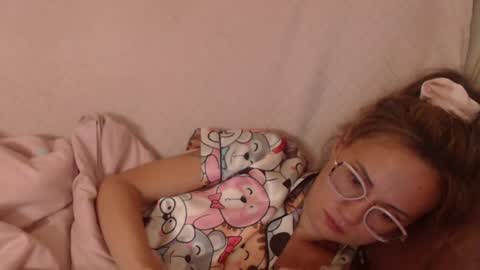Snapshot of flowercandydoll13 chatting on 07-09-26, 01:26 say meow and send tip online show from 07-09-26, 01:26
