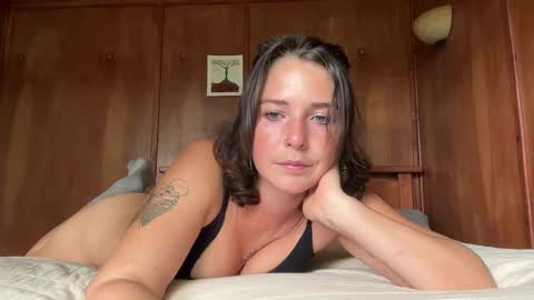 Snapshot of flowergirl448844 chatting on 10-27-25, 11:52 Flowergirl online show from 10-27-25, 11:52