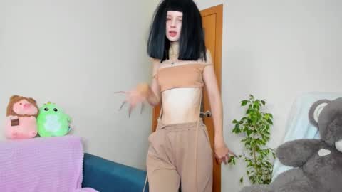 Snapshot of flowerofsin2001 chatting on 09-15-25, 02:17 Flower online show from 09-15-25, 02:17