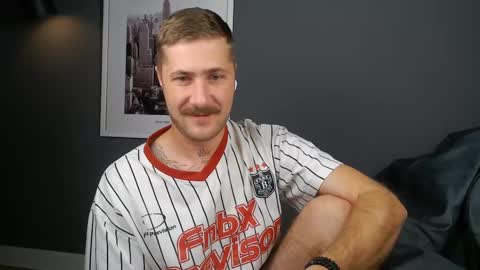 Snapshot of fluffy__cloude chatting on 10-29-25, 07:10 Fluffy online show from 10-29-25, 07:10