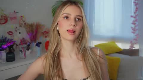 Adeline online show from 03-12-25, 08:41