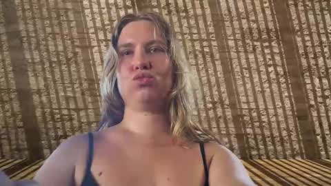 fluffy_bunnyxxx online show from 04-25-26, 06:27