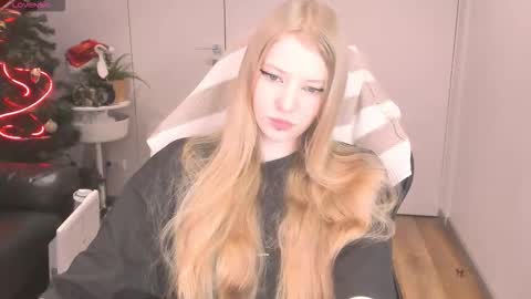 Mia online show from 12-17-25, 04:02