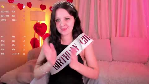 Snapshot of fluffy_waffles chatting on 02-14-26, 04:15 LilLisa online show from 02-14-26, 04:15